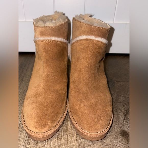 UGG Kasen Boots - Picture 4 of 7